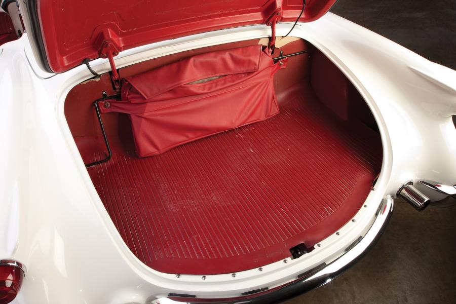 Багажник Chevrolet Corvette Polo White 1954 года  (фото 14 из 40)